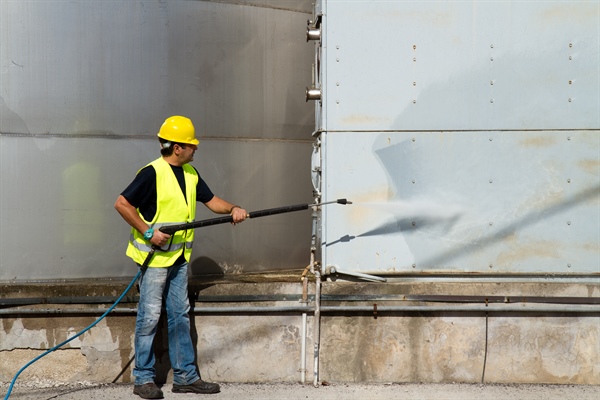 Enhancing Commercial Exterior Paint Jobs with Power Washing