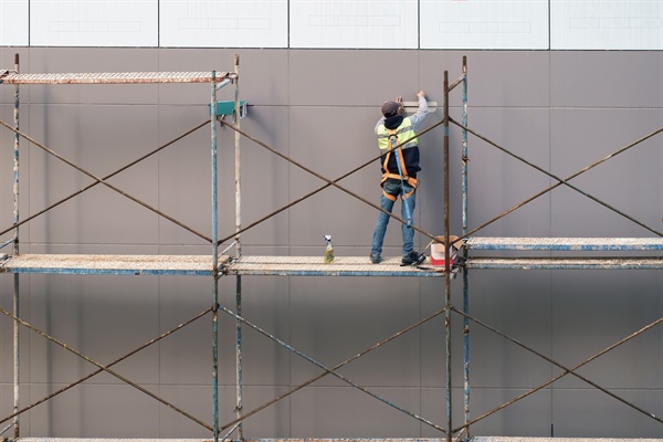 Top Challenges in Painting Large Commercial Buildings