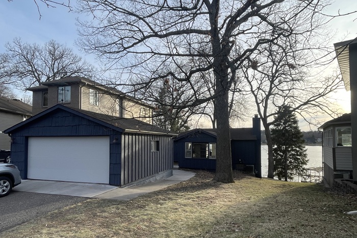 Restoring a 1950s Fish Lake Cabin: A Maple Grove Exterior Painting Case Study